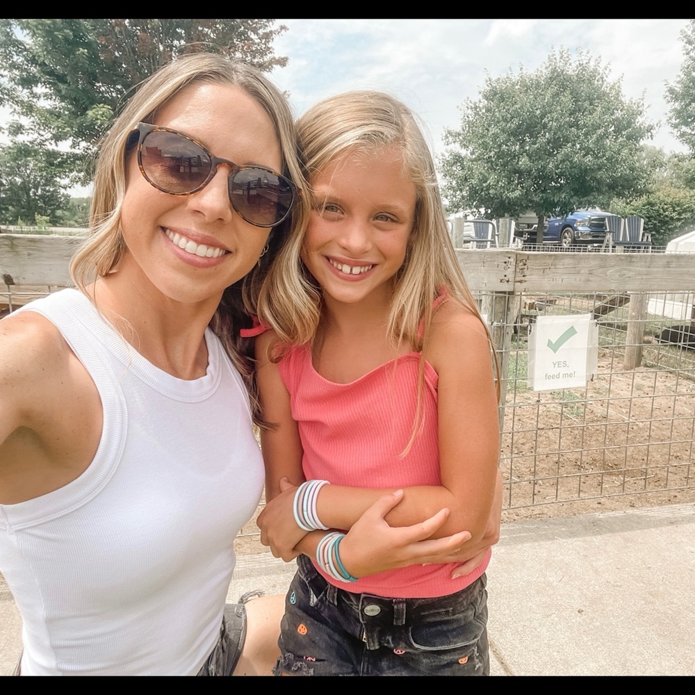 Meet your Posher, Elissa